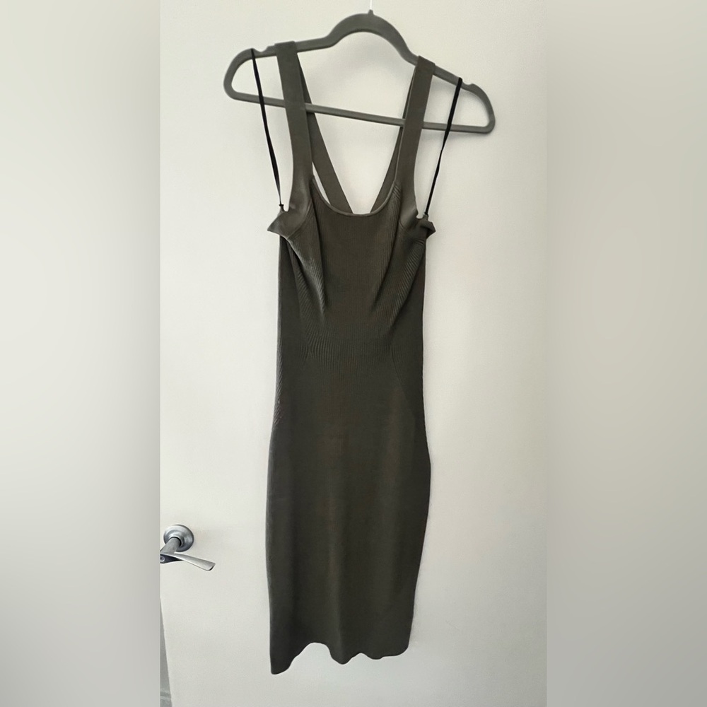 Green fitted Bebe midi dress with cross-strap detail in back size medium